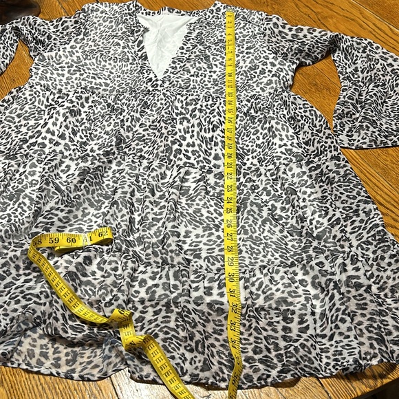 No brand tiered dress with bell sleeves. Animal print.  Lined. XL. - Picture 6 of 10